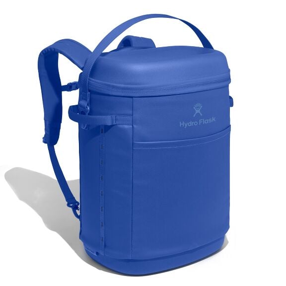 carryouttm-backpack-22-l-w7 18pco382_carryout_backpack_22l_capri_blue_angled_1.jpg