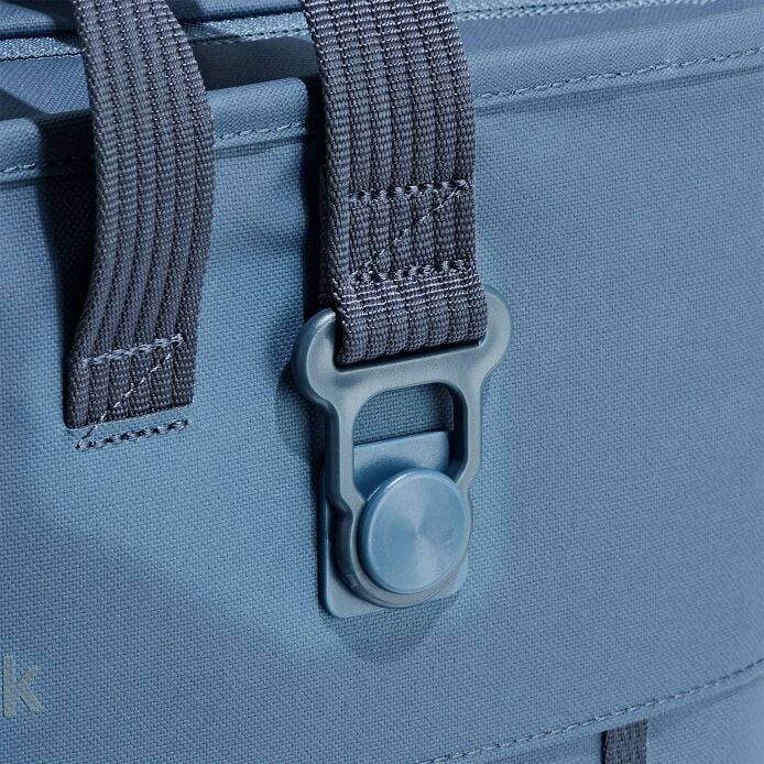 carryouttm-soft-cooler-tote-20-l-u9 250815_hydro_cooler_details_14838_2_4.jpg