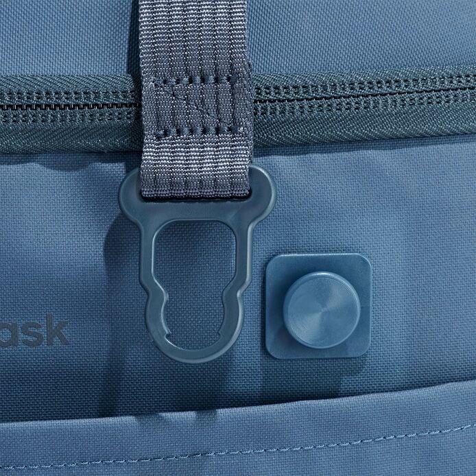 carryouttm-soft-cooler-30-l-i2 250815_hydro_cooler_details_14856_2_5.jpg
