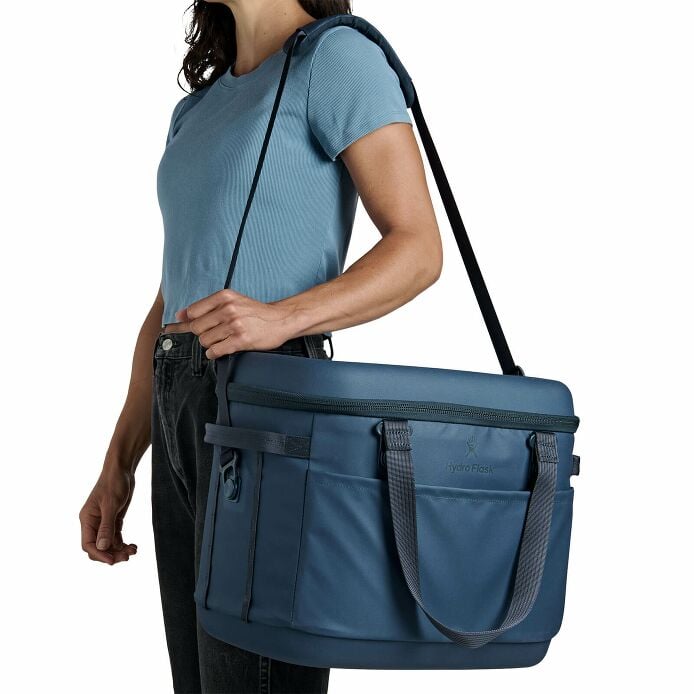 carryouttm-soft-cooler-30-l-i2 250815_hydro_s26_hb_14546_5.jpg