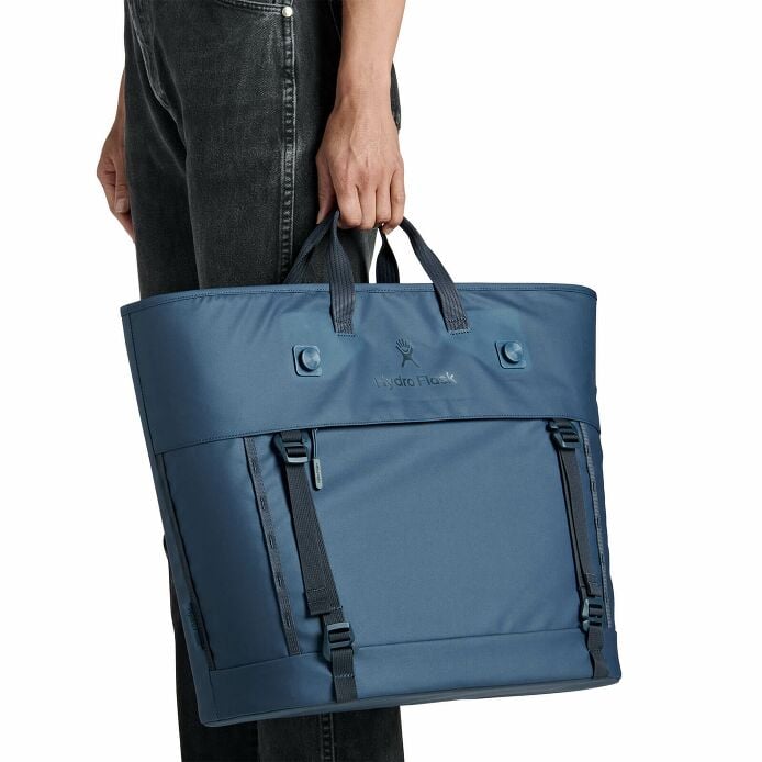 carryouttm-soft-cooler-tote-30-l-x4 250815_hydro_s26_hb_14619_2.jpg