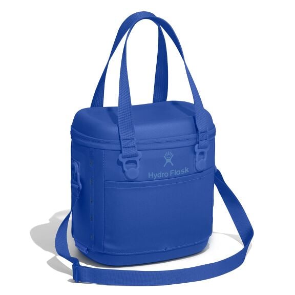 carryouttm-soft-cooler-10-l-i3 6pco382_carryout_cooler_10l_capri_blue_angled_1.jpg