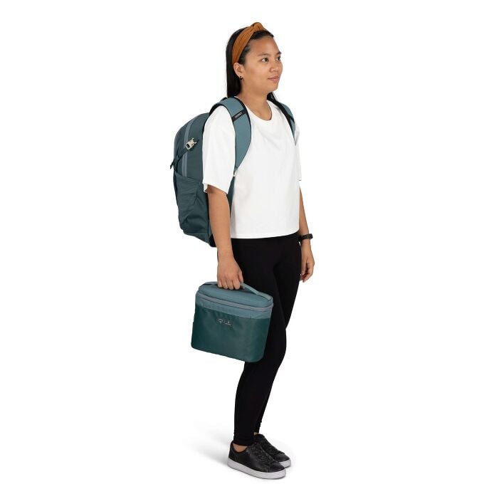 osprey-axis-x-hydro-flask-campus-essentials-bundle-y2 axisxhydroflask_s26_onbody1_cascadeblue_10007249_2.jpg