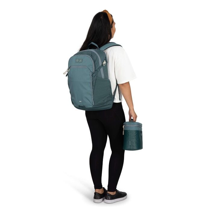 osprey-axis-x-hydro-flask-campus-essentials-bundle-y2 axisxhydroflask_s26_onbody2_cascadeblue_10007249_2.jpg