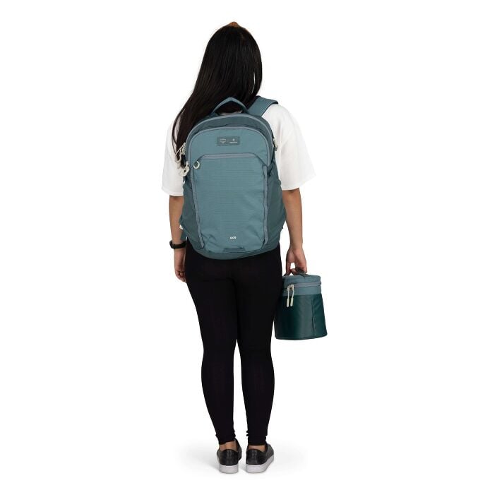 osprey-axis-x-hydro-flask-campus-essentials-bundle-y2 axisxhydroflask_s26_onbody3_cascadeblue_10007249_2.jpg