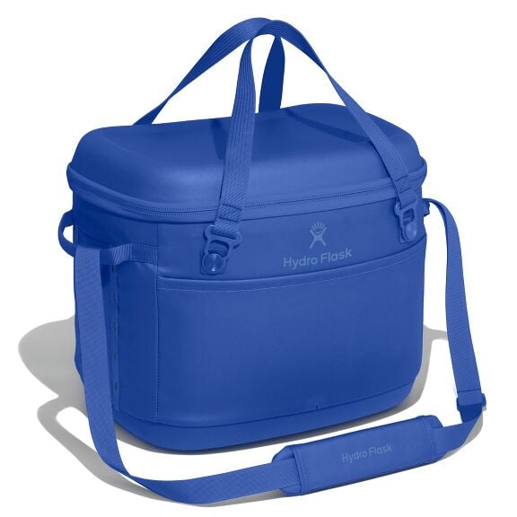 carryouttm-soft-cooler-30-l-i2 cpco382_carryout_cooler_30l_capri_blue_angled_1.jpg