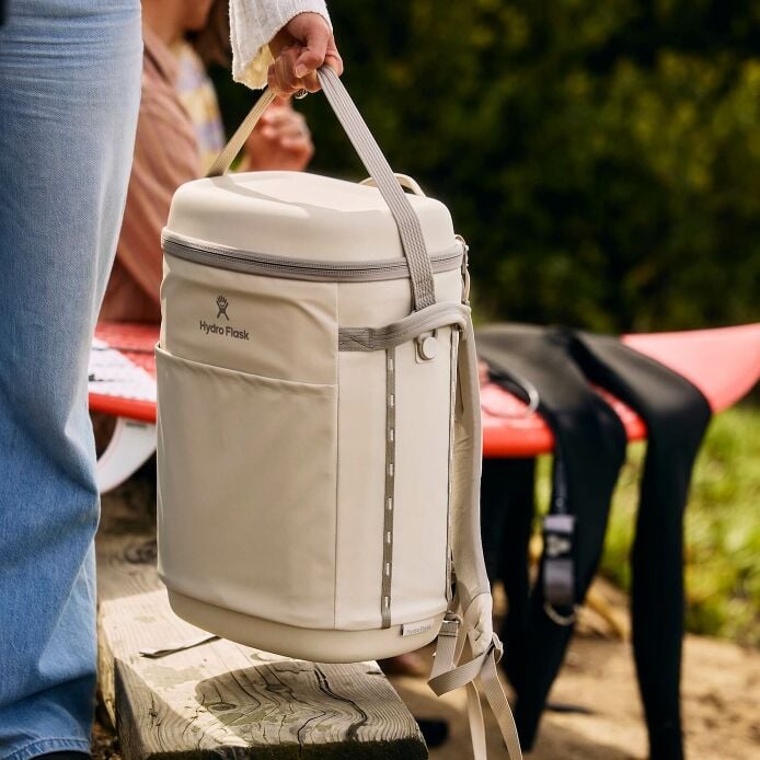 carryouttm-backpack-22-l-w7 hf_carryout_bouwer_d1_l1_torrey_pines_lifestyle_1444_2.jpg