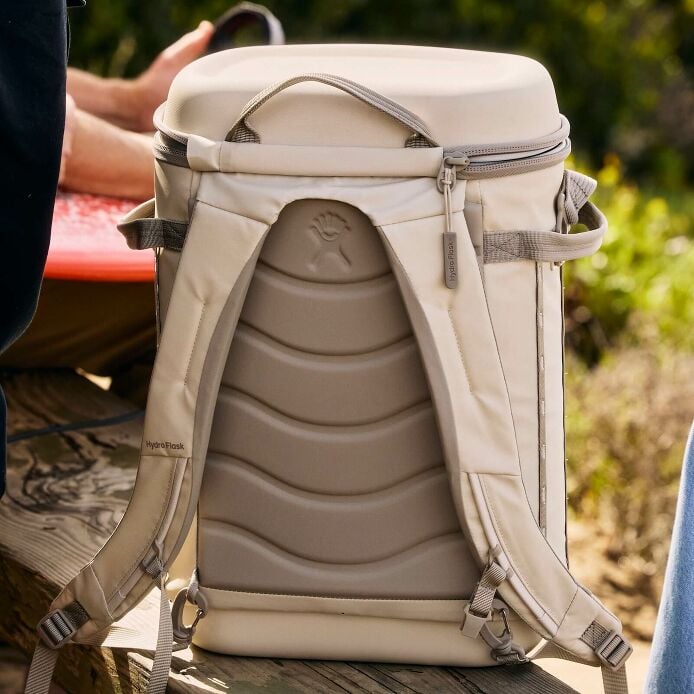 carryouttm-backpack-22-l-w7 hf_carryout_bouwer_d1_l1_torrey_pines_lifestyle_1841_3.jpg