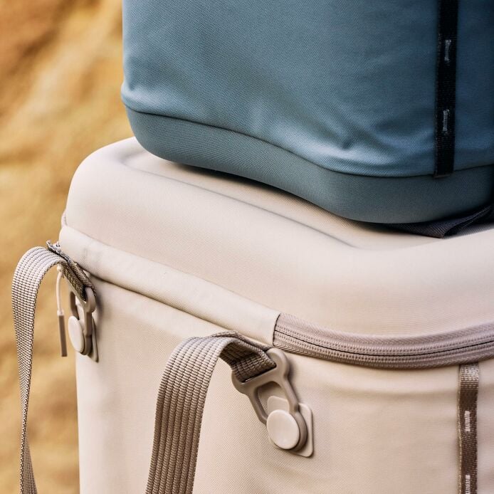carryouttm-soft-cooler-15-l-n8 hf_carryout_bouwer_d1_l1_torrey_pines_still_life_0381_6.jpg