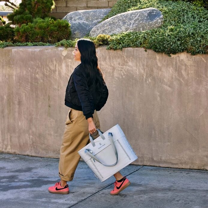 carryouttm-soft-cooler-tote-20-l-u9 hf_carryout_bouwer_d2_l1_stone_steps_0066_1.jpg