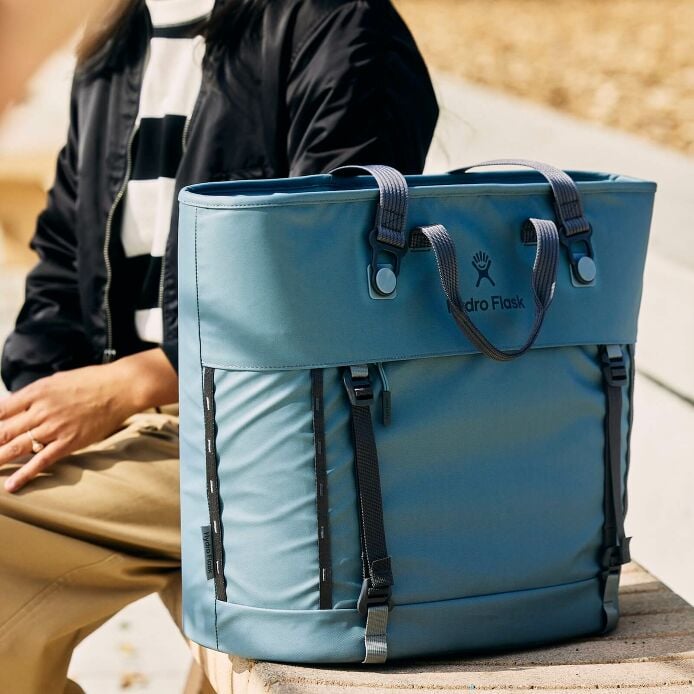 carryouttm-soft-cooler-tote-30-l-x4 hf_carryout_bouwer_d2_l2_parking_soccer_1930_1_1.jpg