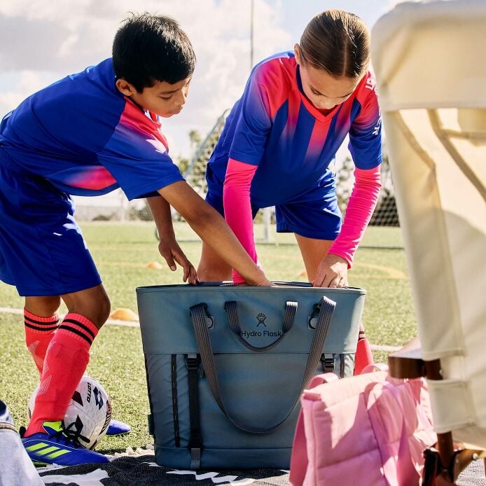 carryouttm-soft-cooler-tote-30-l-x4 hf_carryout_bouwer_d2_l2_parking_soccer_2454_1_1.jpg