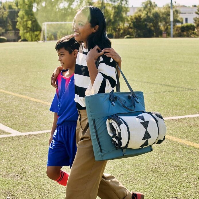 carryouttm-soft-cooler-tote-30-l-x4 hf_carryout_bouwer_d2_l2_parking_soccer_3406_1_1.jpg