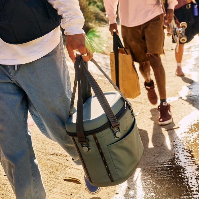 carryouttm-soft-cooler-10-l-i3 hf_carryout_bouwer_d2_l3_skate_ditch_3744_5.jpg