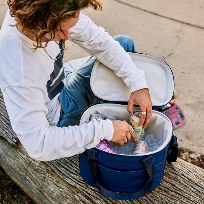 carryouttm-soft-cooler-15-l-n8 hf_carryout_bouwer_d2_l4_skate_park_6209_6.jpg