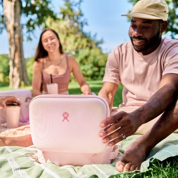 5-l-carry-outtm-lunch-box-w0 hf_s24_trillium_45_1.jpg