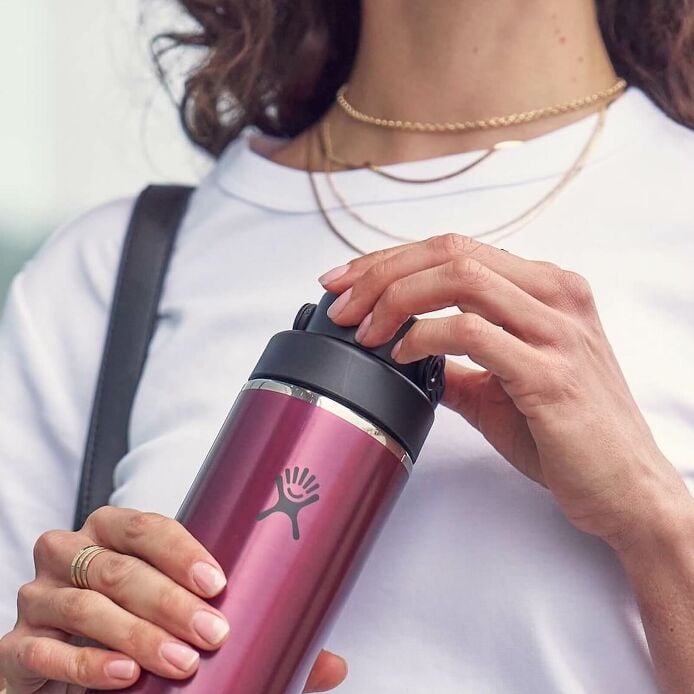 32-oz-lightweight-chug-cap-bottle-f0 hf_s26_lightweight_mcinnis_5123_1_8.jpg