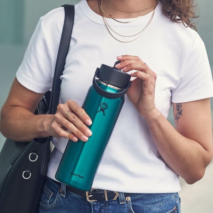 32-oz-lightweight-flex-straw-bottle-b1 hf_s26_lightweight_mcinnis_5167_2_3.jpg