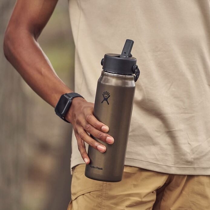 32-oz-lightweight-flex-straw-bottle-b1 hf_s26_lightweight_mcinnis_6345_2_3.jpg