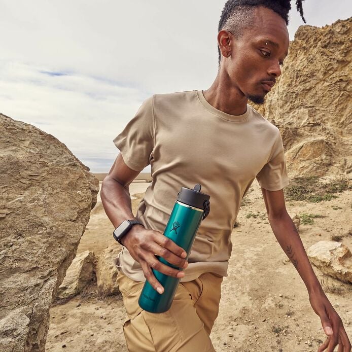 24-oz-lightweight-flex-straw-bottle-k2 hf_s26_lightweight_mcinnis_6828_4.jpg