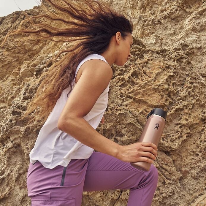 32-oz-lightweight-flex-straw-bottle-b1 hf_s26_lightweight_mcinnis_6946_1_3.jpg