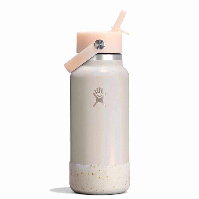 medium-boot-z6 le-f25w32-g-32-oz-wide-flex-straw-cap-glimmer-cream-straight-withboot_1_1_1.jpg