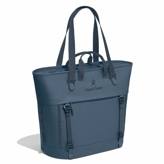 carryouttm-soft-cooler-tote-30-l-x4 maxiit384-carryout-tote-30l-harbor-blue-angled_1_1.jpg