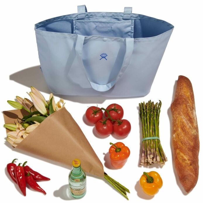 20-l-tag-along-tote-z8 rt20484_20ltagalongtote_surf_packing_1.jpg