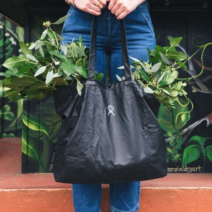 20-l-tag-along-tote-z8 s25_tagalongtote_post_3_1_1_1.jpg