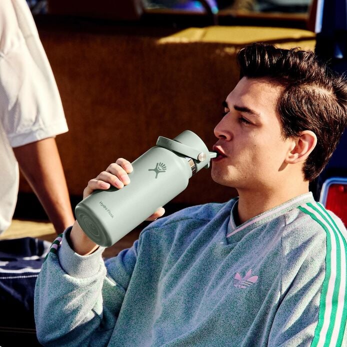 32-oz-wide-mouth-with-flex-straw-cap-o6 s25_tailgating_brouwer_exp-2028-06-01_04-6336_1__5.jpg